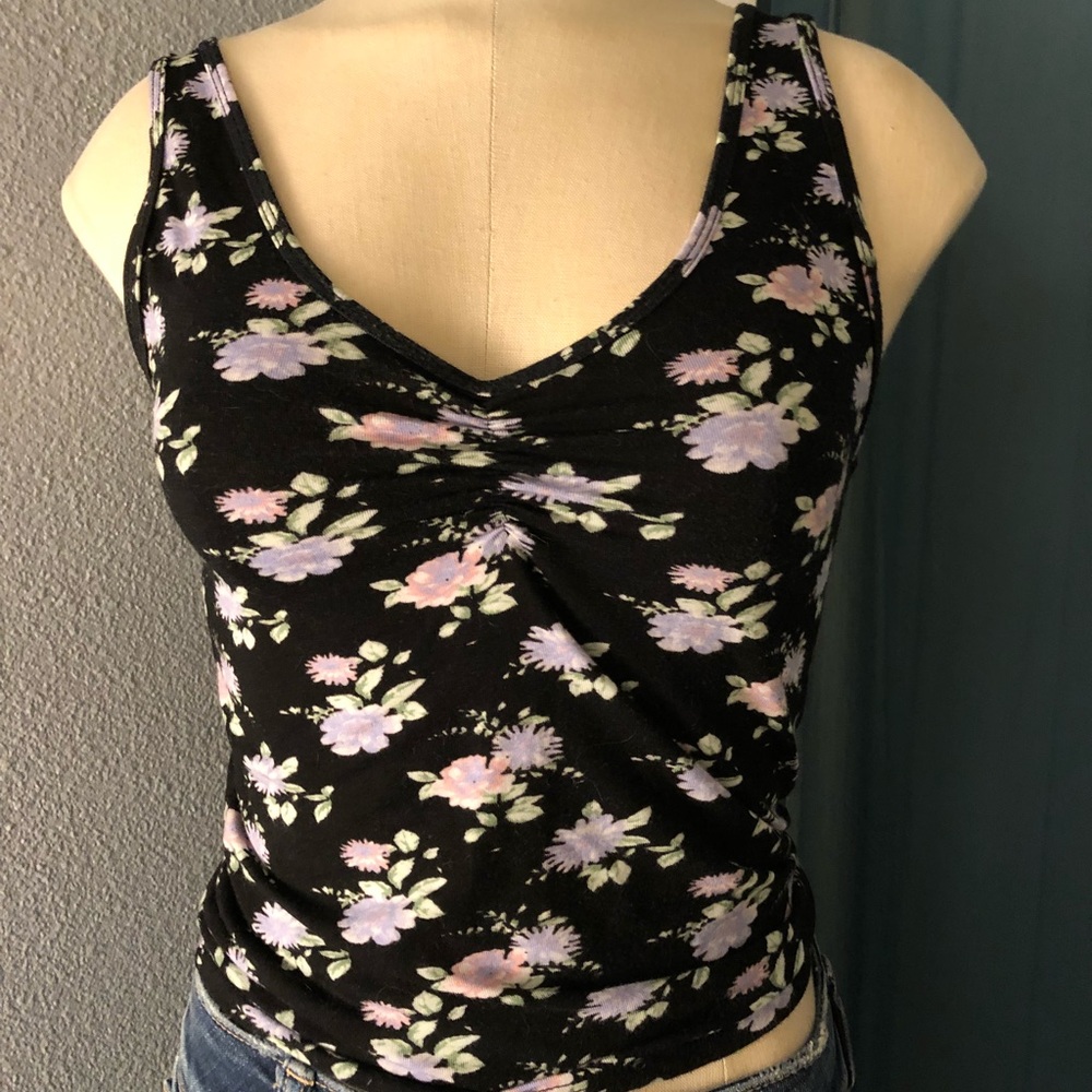 American Eagle Soft&Sexy Black V-Neck Floral Tank